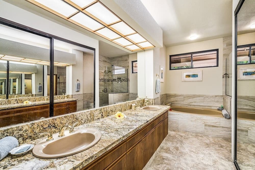 Photo of Bathroom in Waikoloa