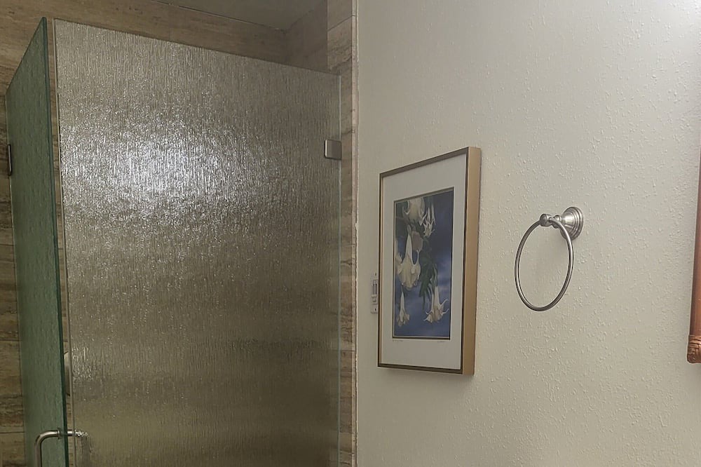 Photo of Bathroom in Keauhou