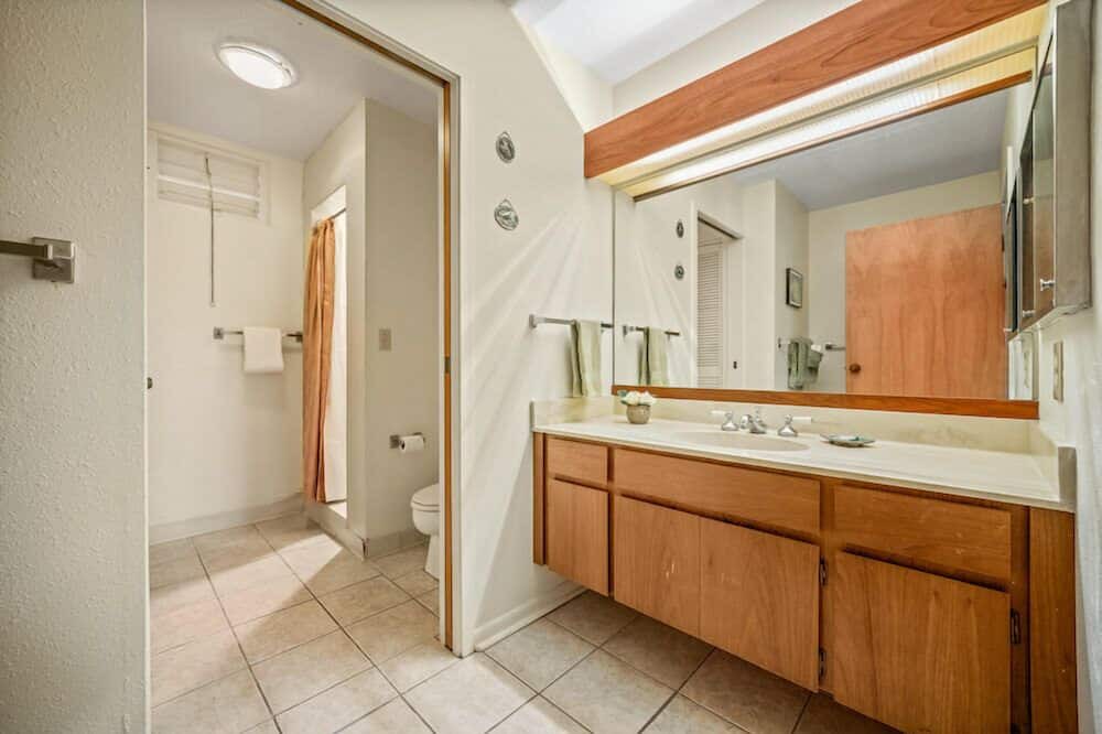Photo of Bathroom in Keauhou