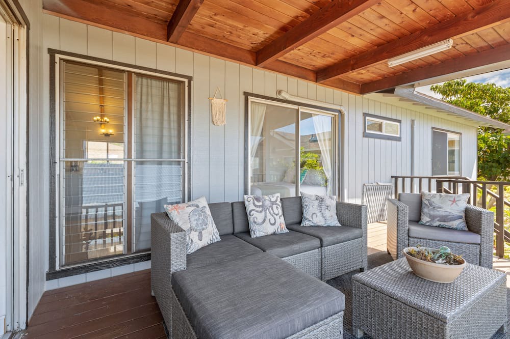 Photo of Livingroom in Downtown Lahaina