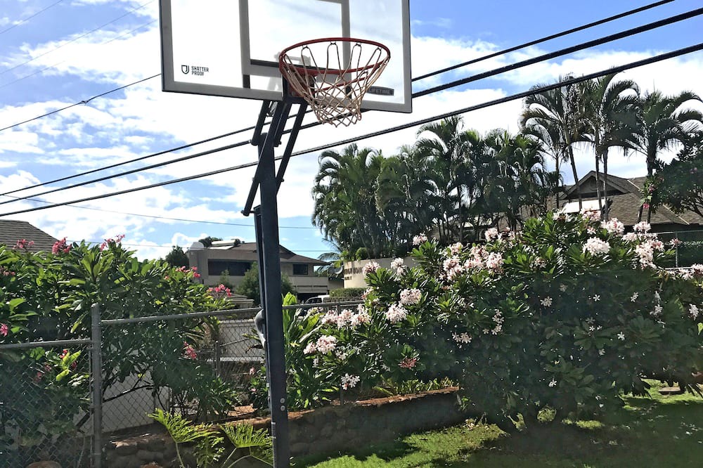 Photo of Others in Downtown Lahaina