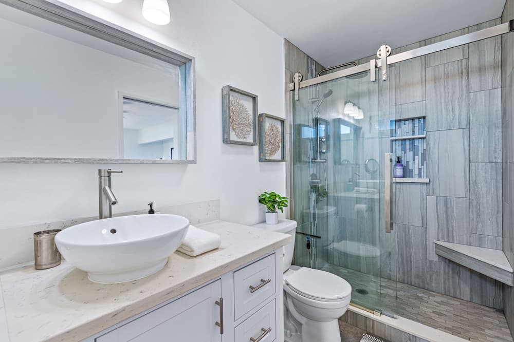 Photo of Bathroom in Downtown Lahaina