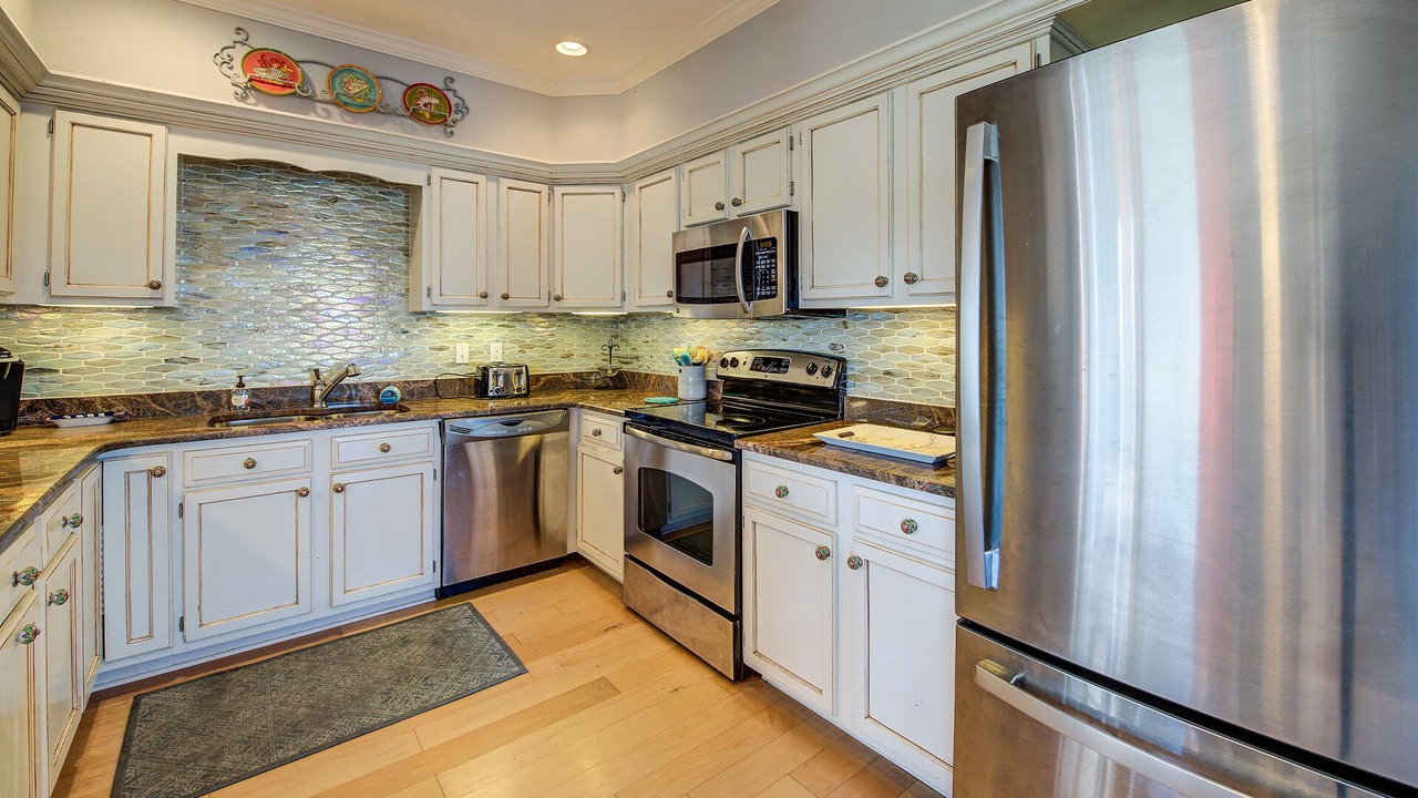 Photo of Kitchen in Debordieu Colony