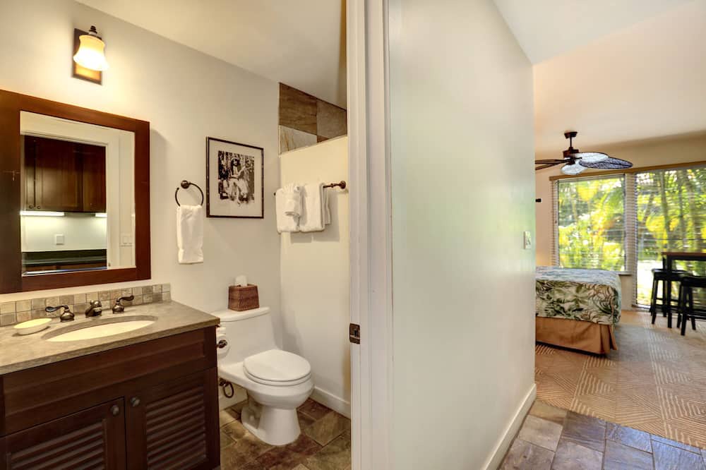 Photo of Bathroom in Historic Lahaina Front Street