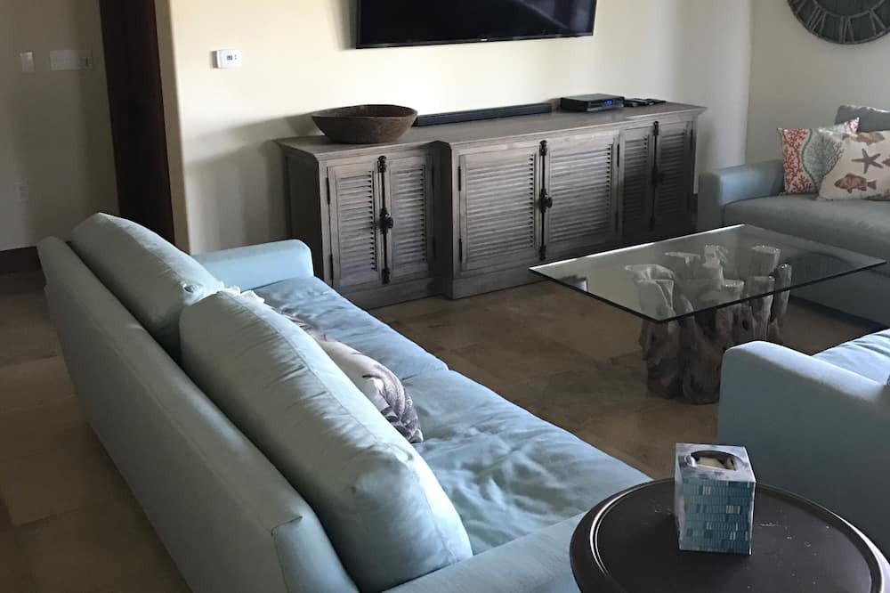 Photo of Livingroom in Waikoloa