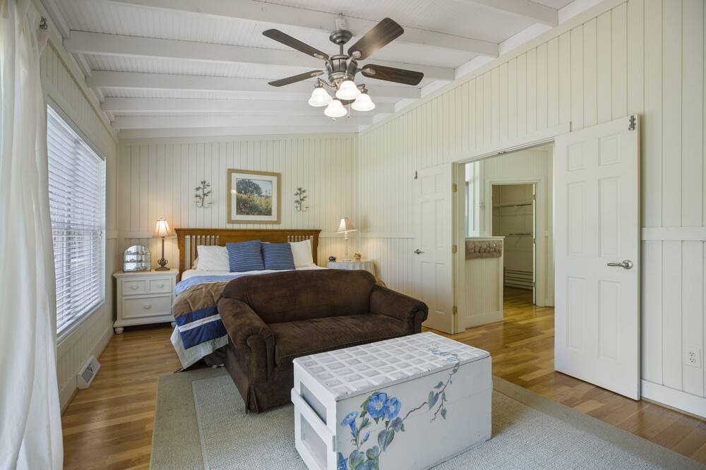 Photo of Bedroom in Fair Play