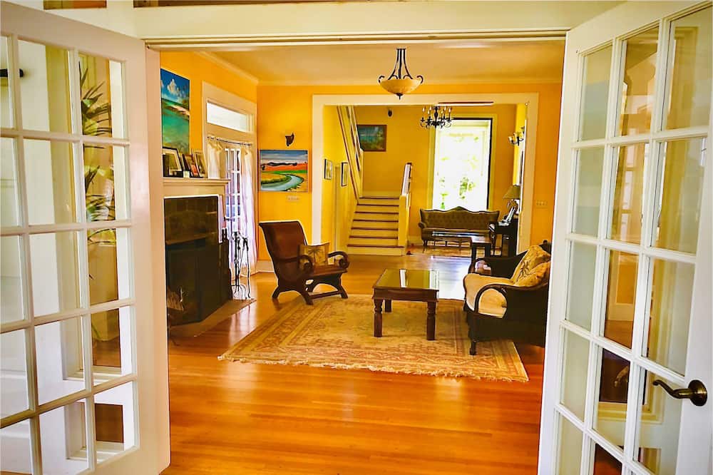 Photo of Livingroom in Hawi