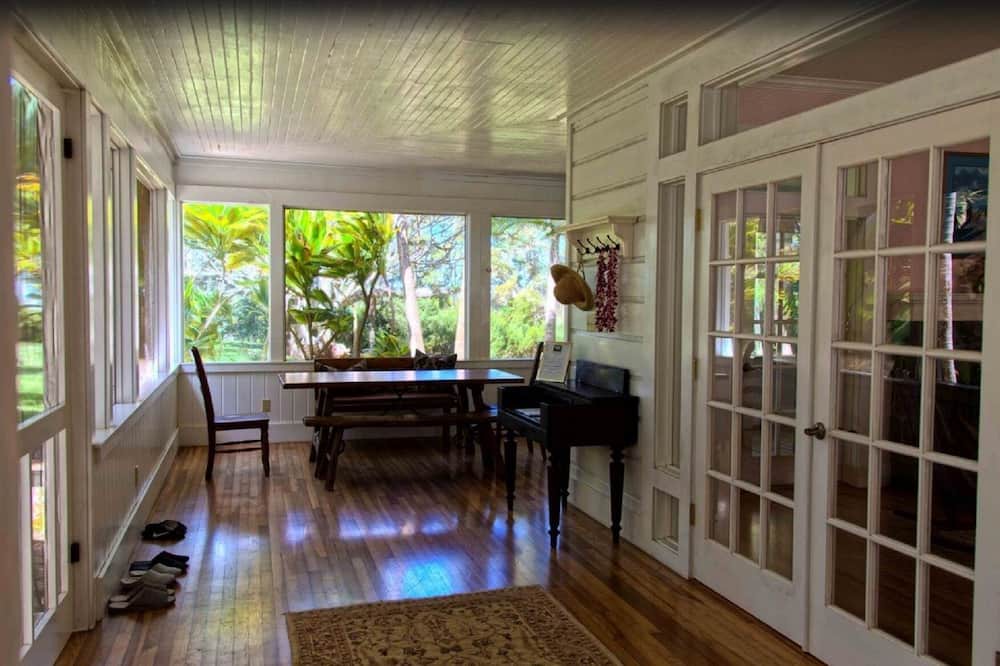 Photo of Livingroom in Hawi