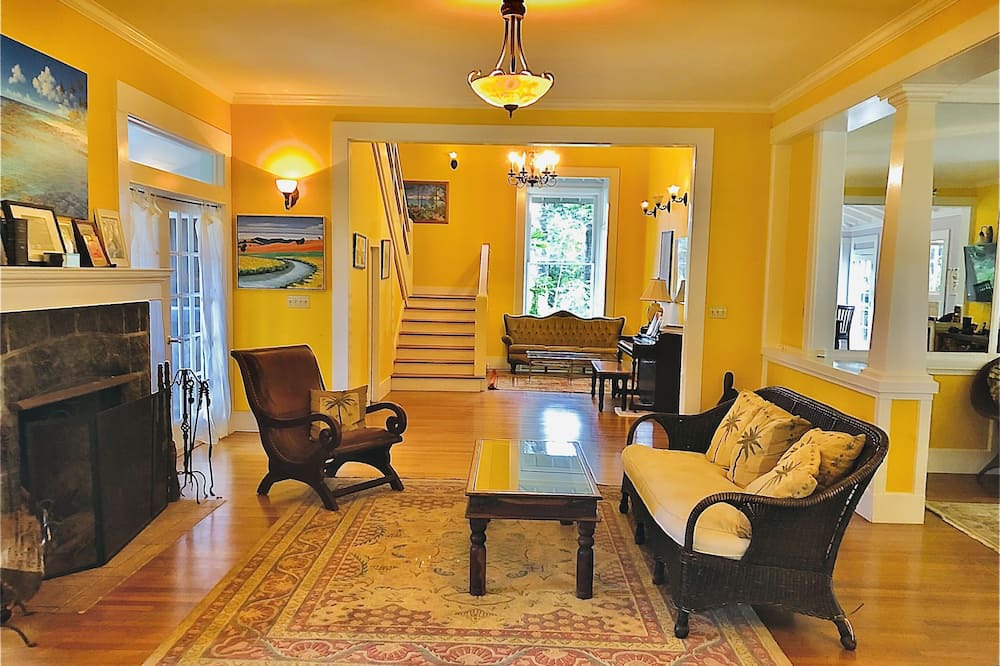 Photo of Livingroom in Hawi