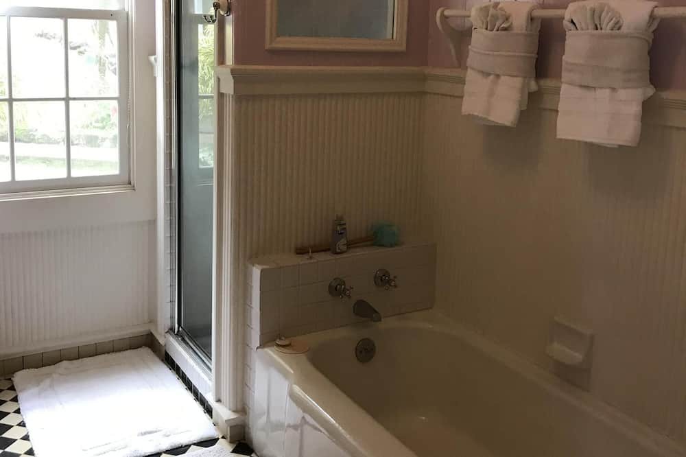 Photo of Bathroom in Hawi
