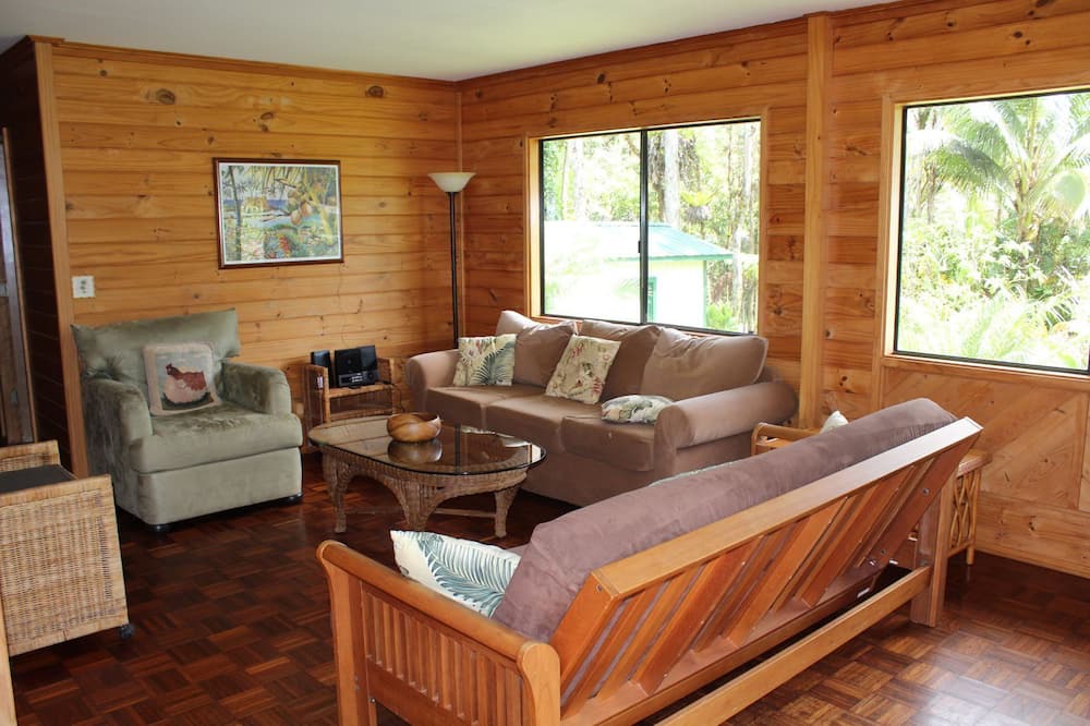 Photo of Livingroom in Nanawale Estates
