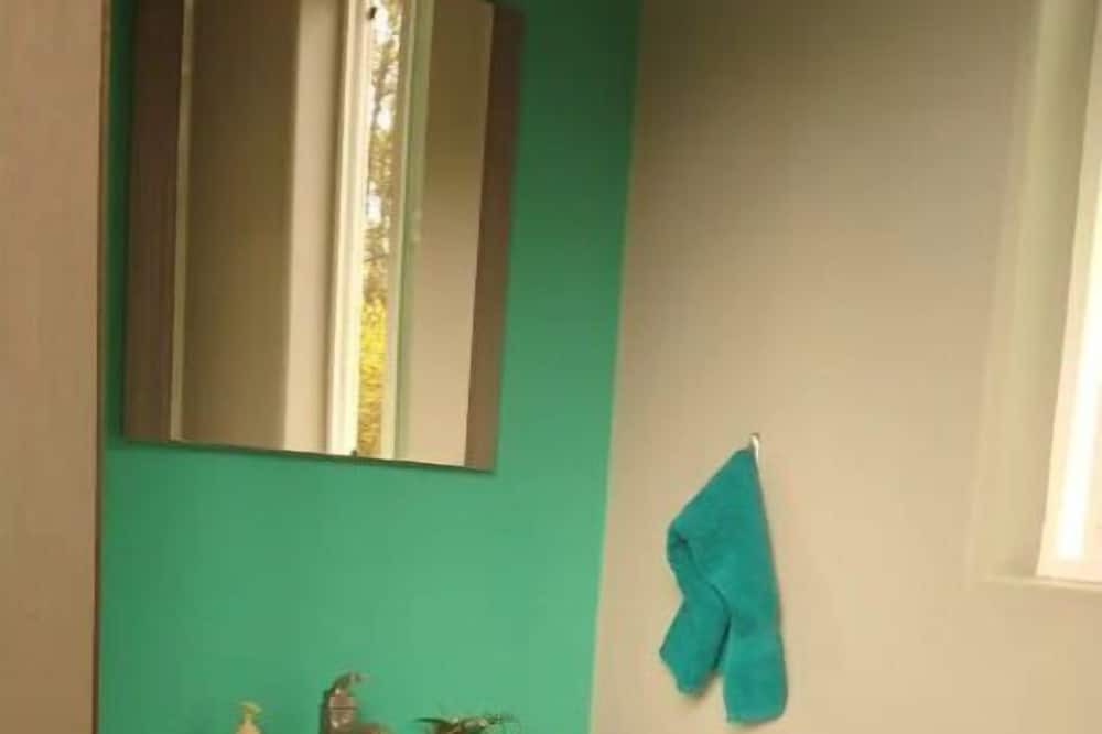 Photo of Bathroom in Fern Forest