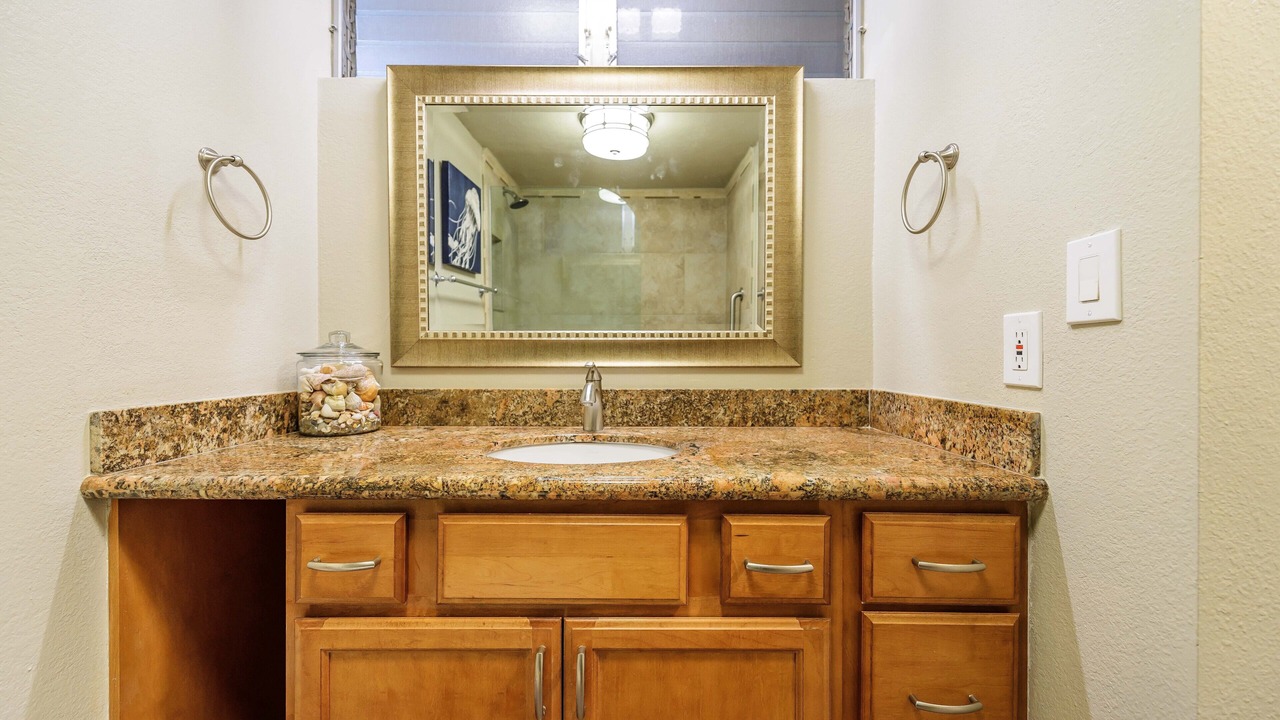 Photo of Bathroom in Kahana