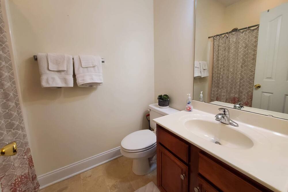 Photo of Bathroom in Huntcliff