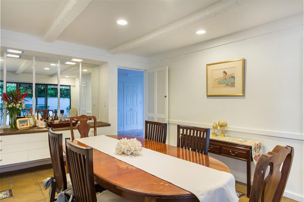 Photo of Bedroom in Portlock