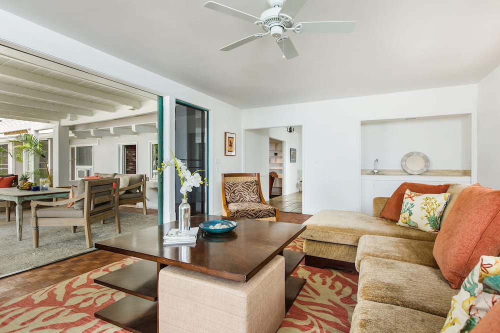 Photo of Bedroom in Portlock