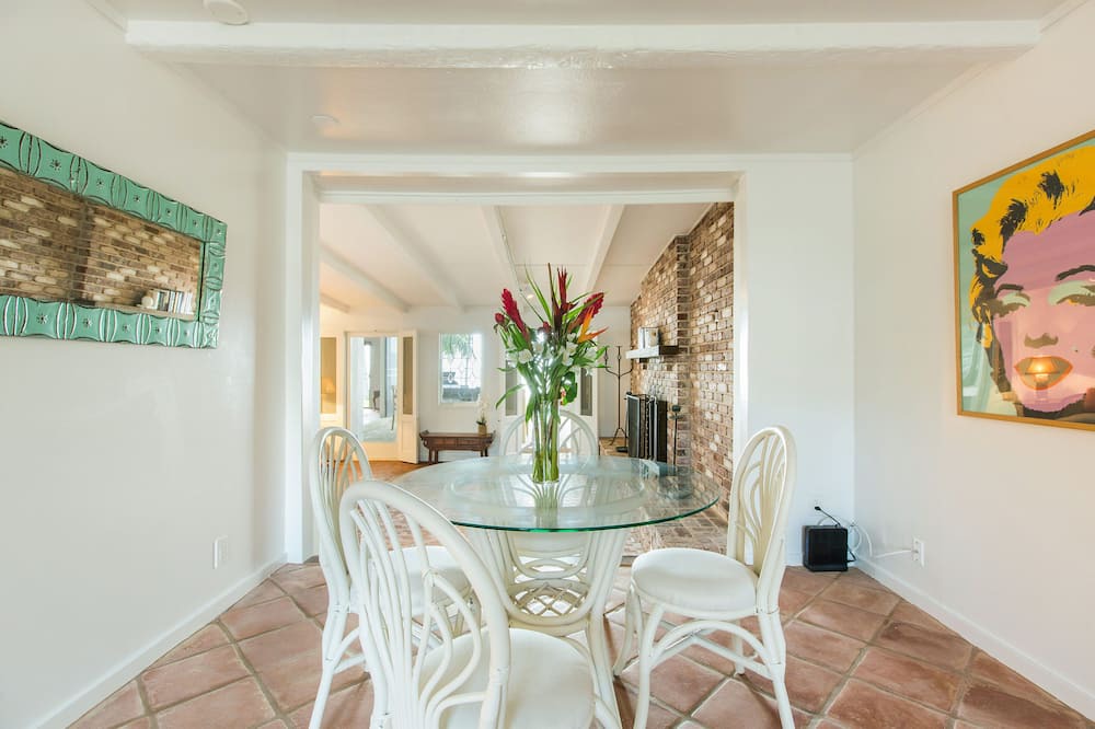 Photo of Bedroom in Portlock