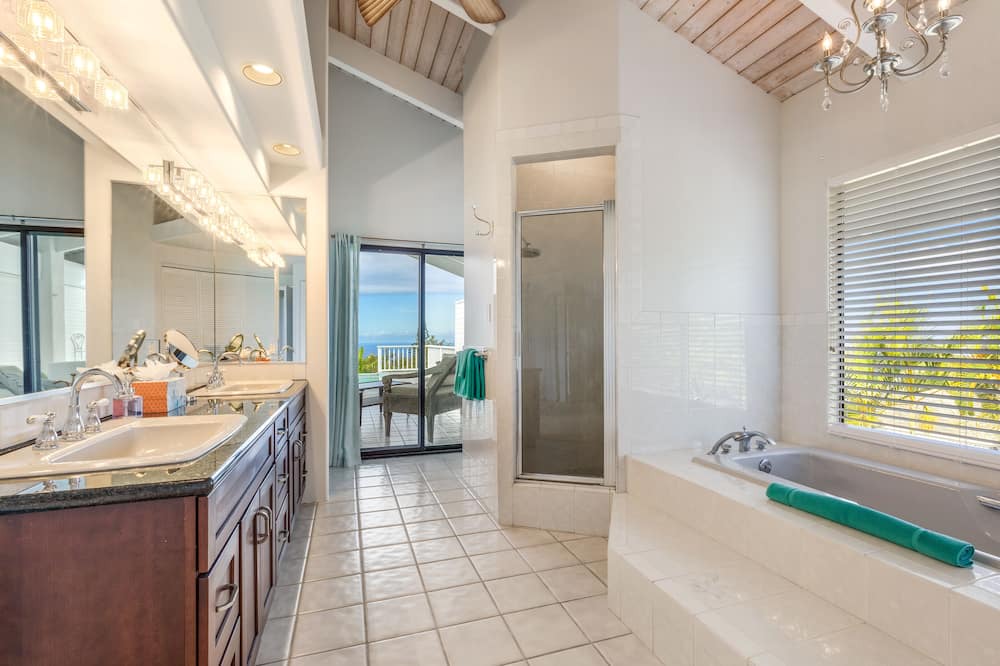 Photo of Bathroom in Kona Palisades