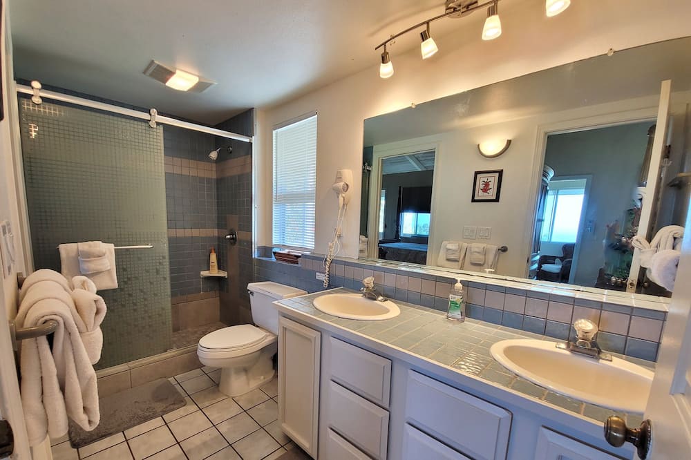 Photo of Bathroom in Holualoa