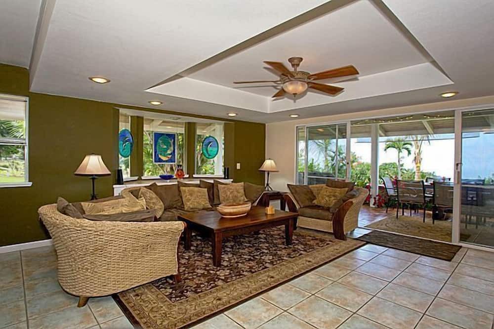 Photo of Bedroom in Holualoa