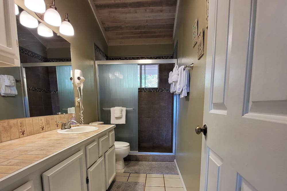 Photo of Bathroom in Holualoa