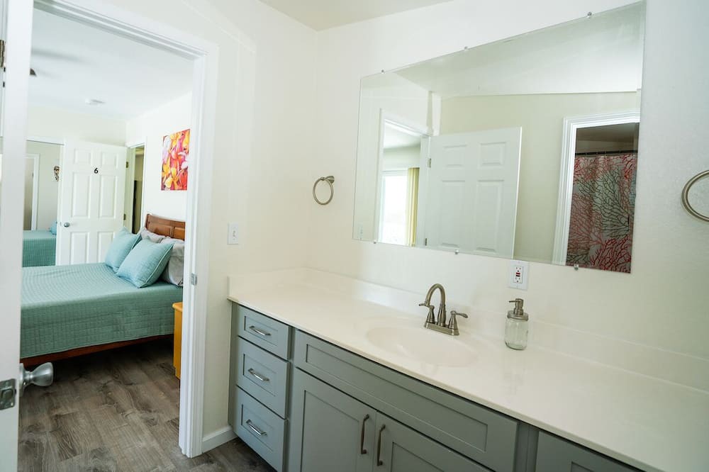 Photo of Bathroom in Kahalu u