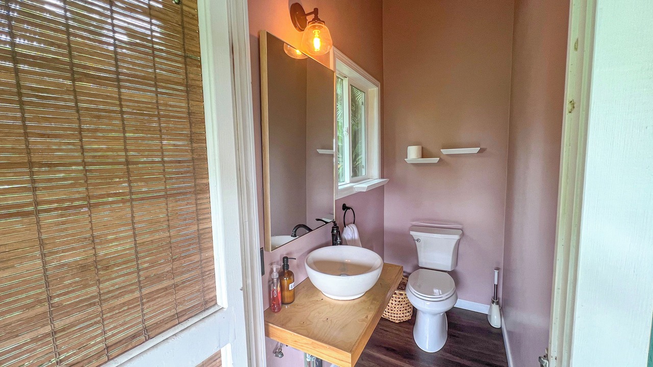 Photo of Bathroom in Kealakekua