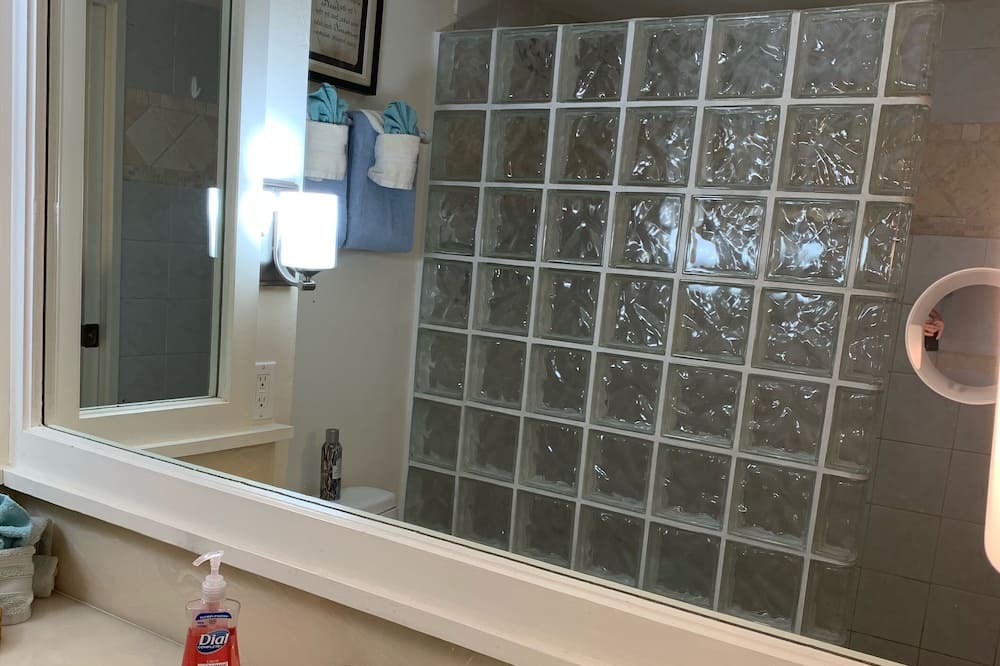 Photo of Bathroom in Kailua-Kona