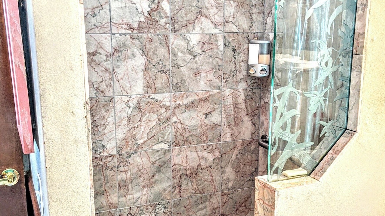 Photo of Bathroom in Kehena Beach Estates