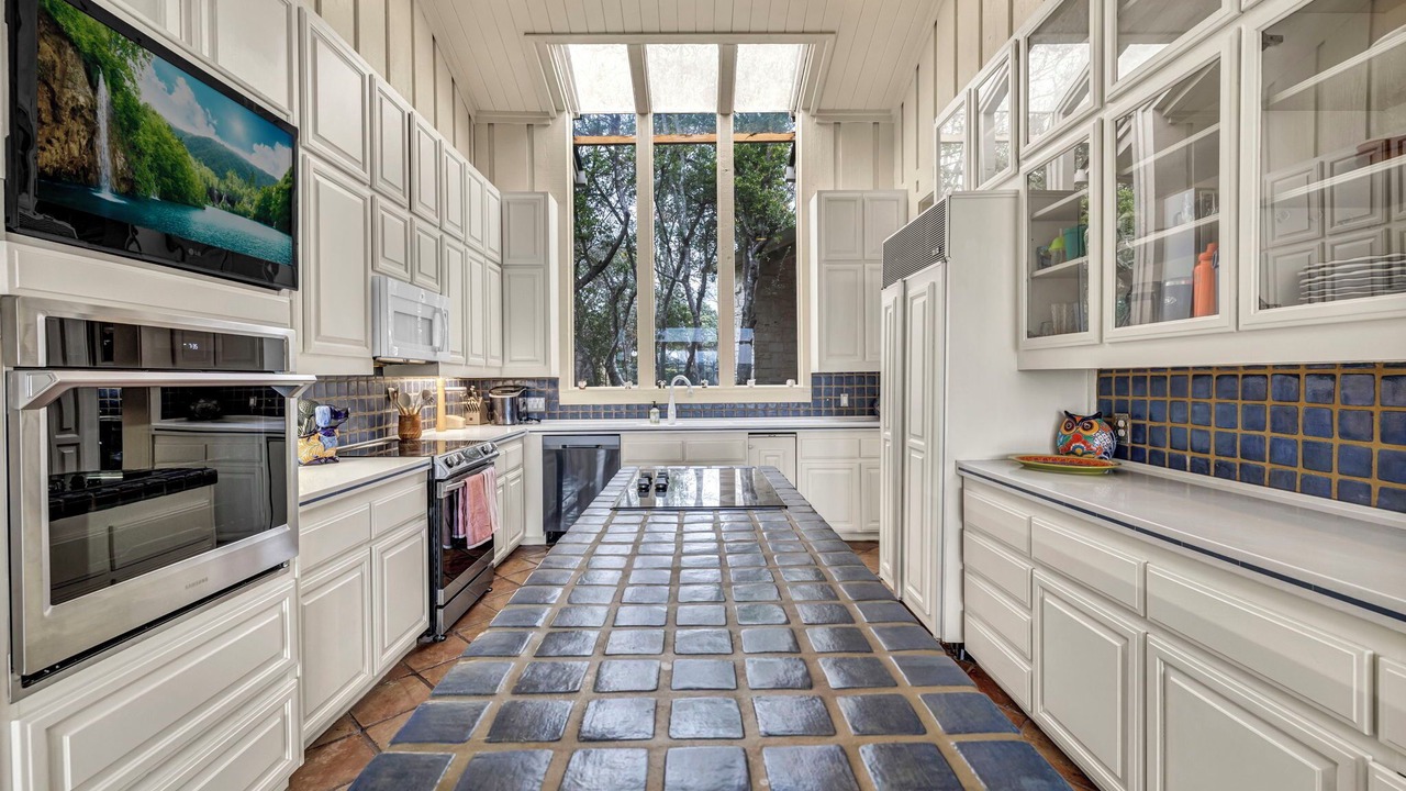 Photo of Kitchen in The Estates Above Lost Creek