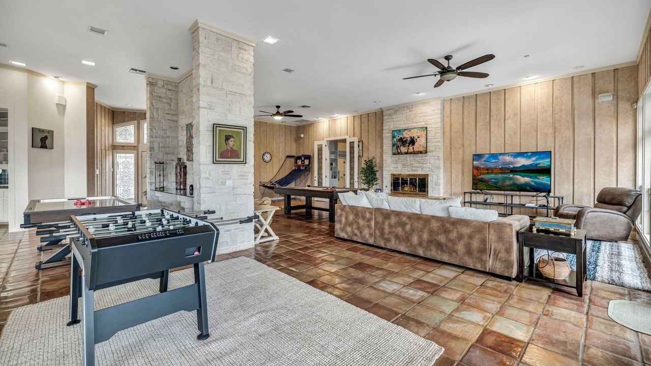 Photo of Livingroom in The Estates Above Lost Creek