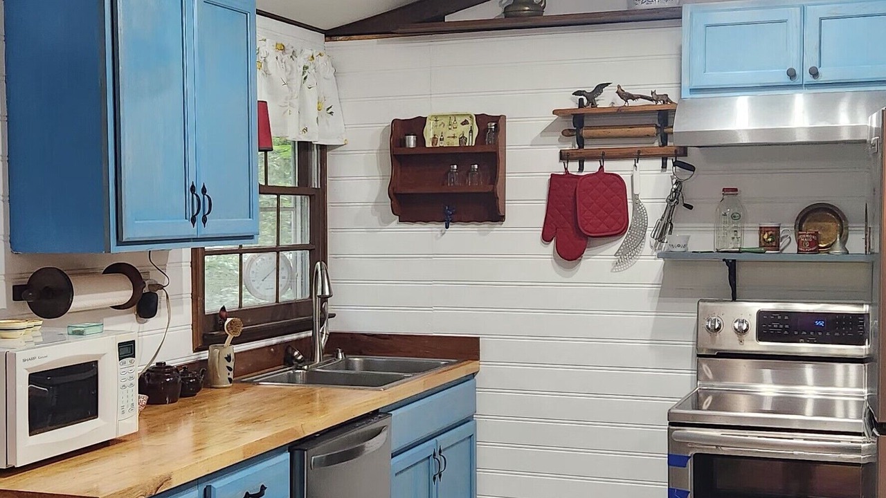 Photo of Kitchen in Hood