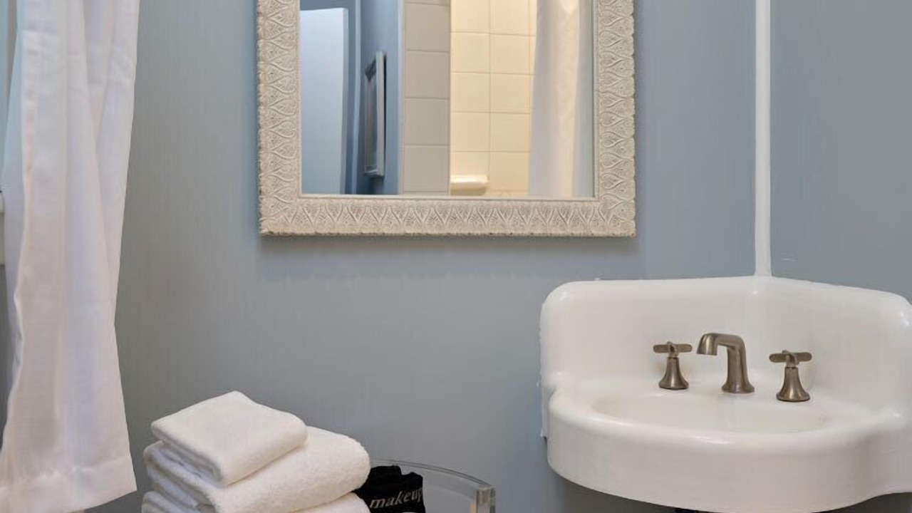 Photo of Bathroom in Wailuku