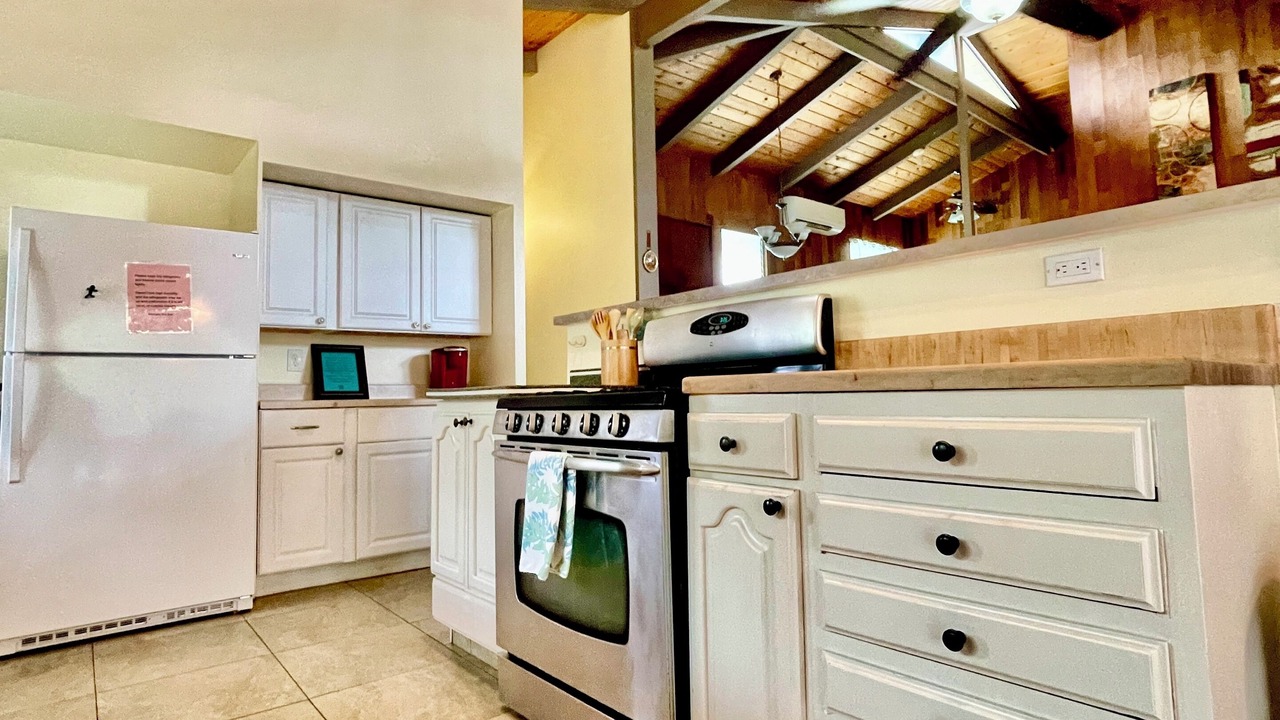 Photo of Kitchen in Kahaluu Bay