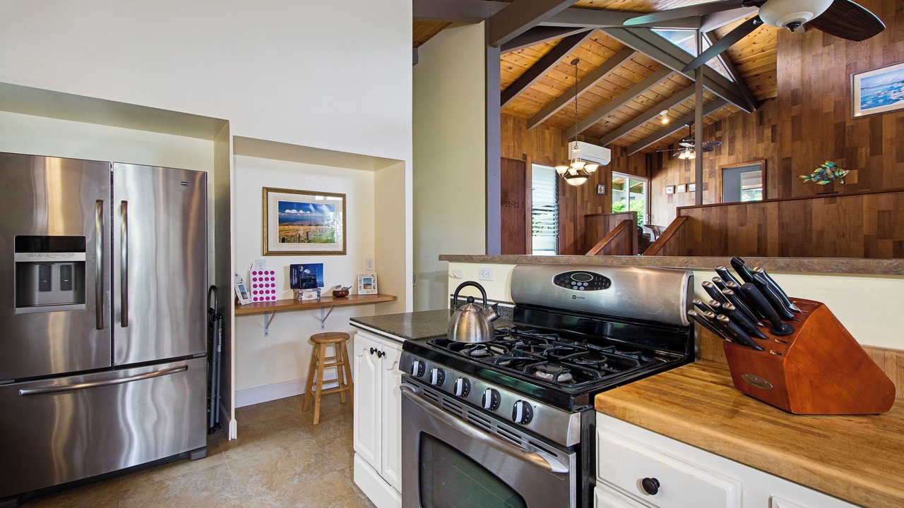 Photo of Kitchen in Kahaluu Bay