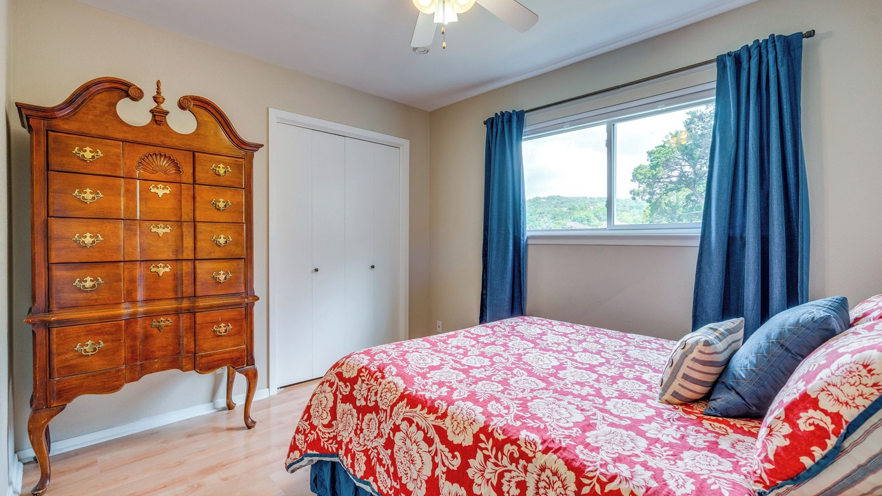 Photo of Bedroom in Westlake Highlands