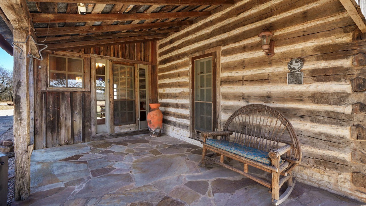 Photo of Patio Balcony in Thurber