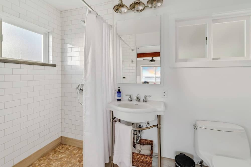 Photo of Bathroom in Hana