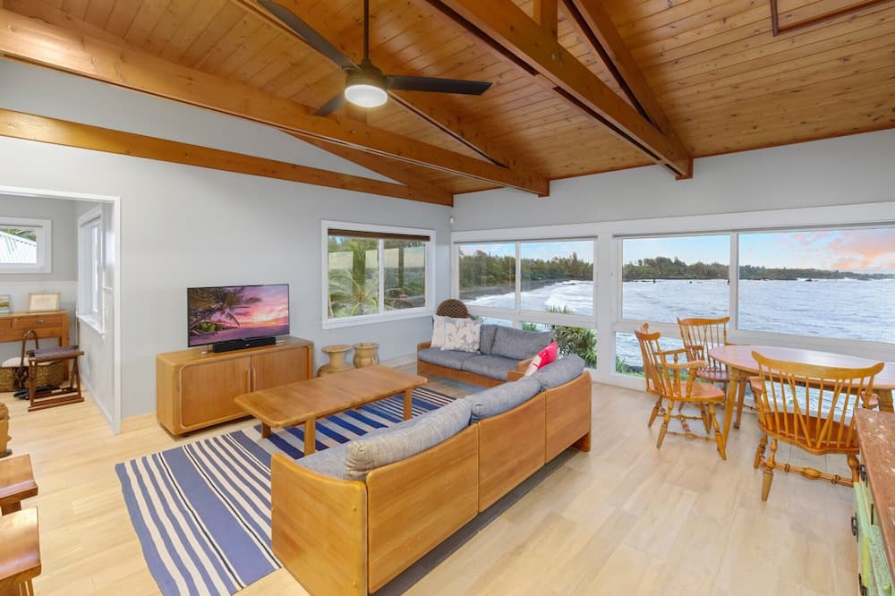 Photo of Livingroom in Hana