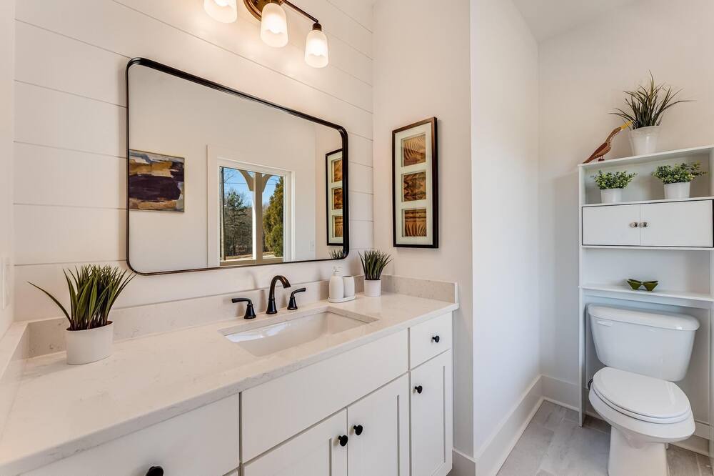 Photo of Bathroom in Hartwell
