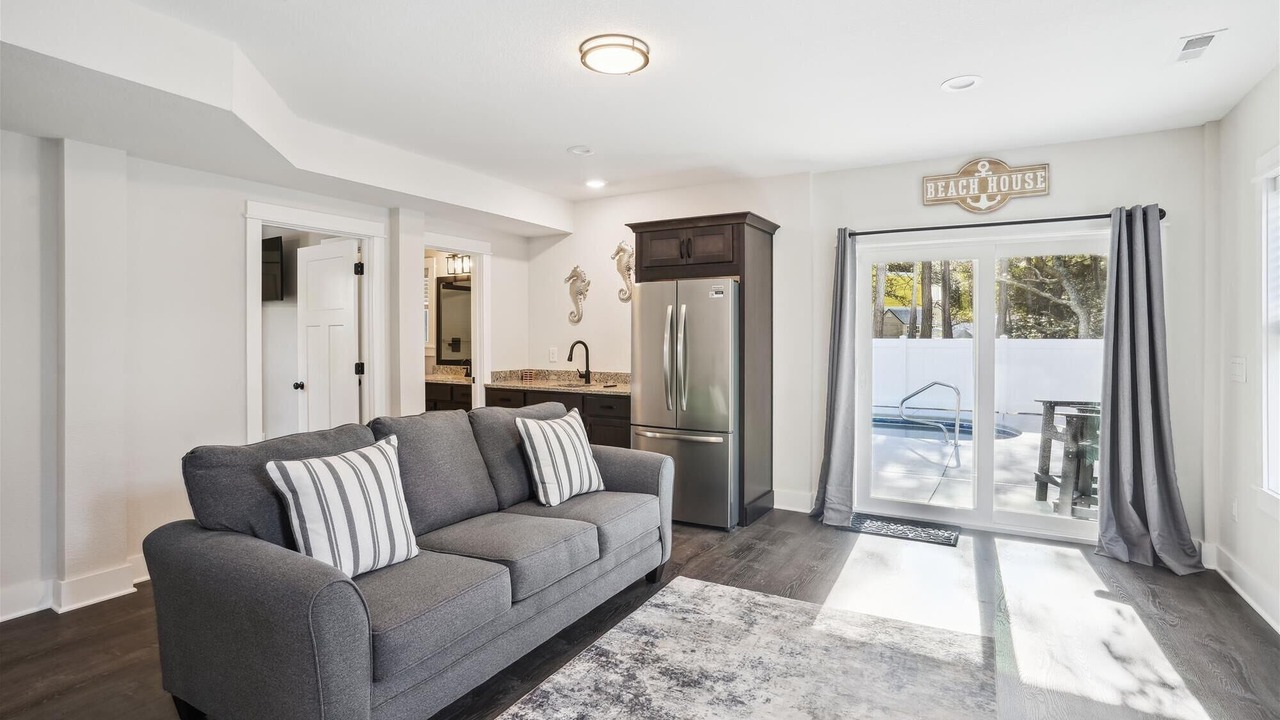 Photo of Livingroom in Monteray Shores