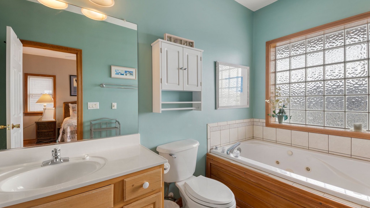 Photo of Bathroom in Manteo