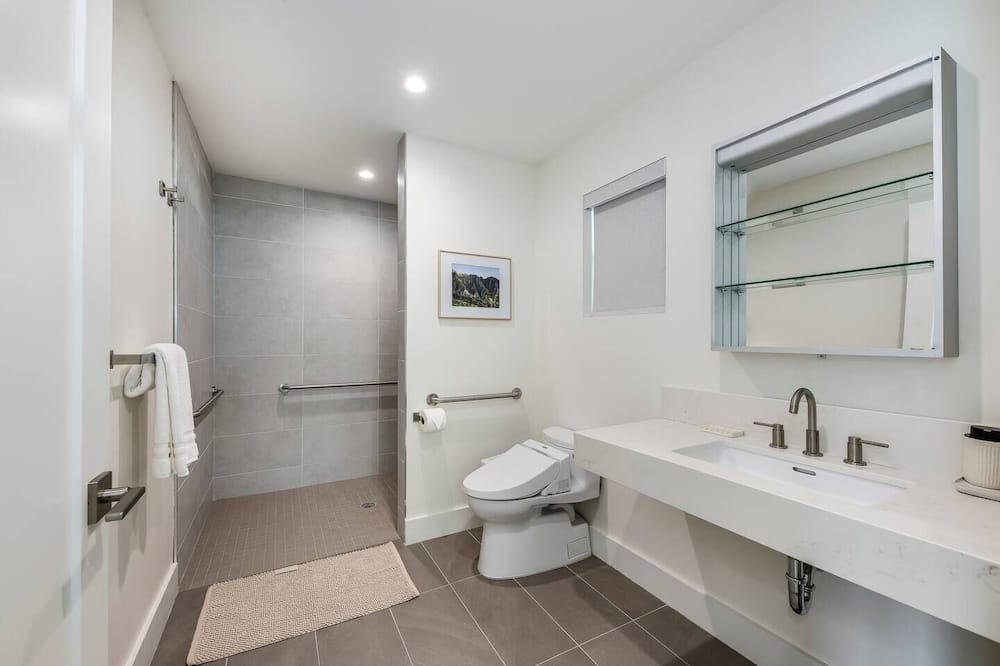 Photo of Bathroom in Kaneohe