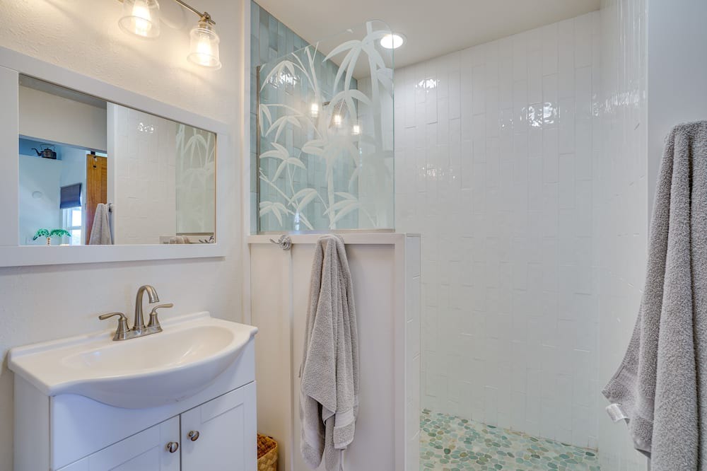 Photo of Bathroom in Aiea
