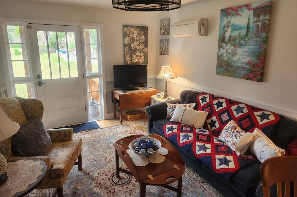 Photo of Livingroom in Warrenton