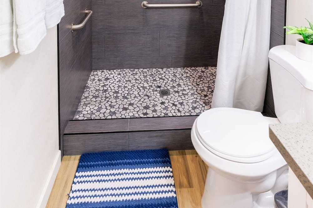 Photo of Bathroom in Kahuku