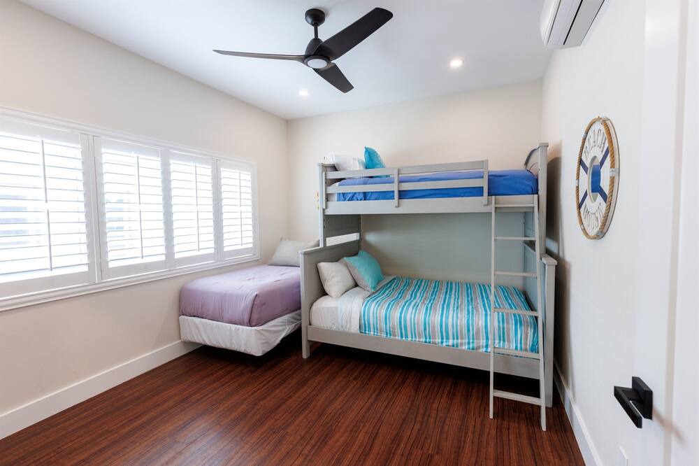Photo of Bedroom in Windward Coast