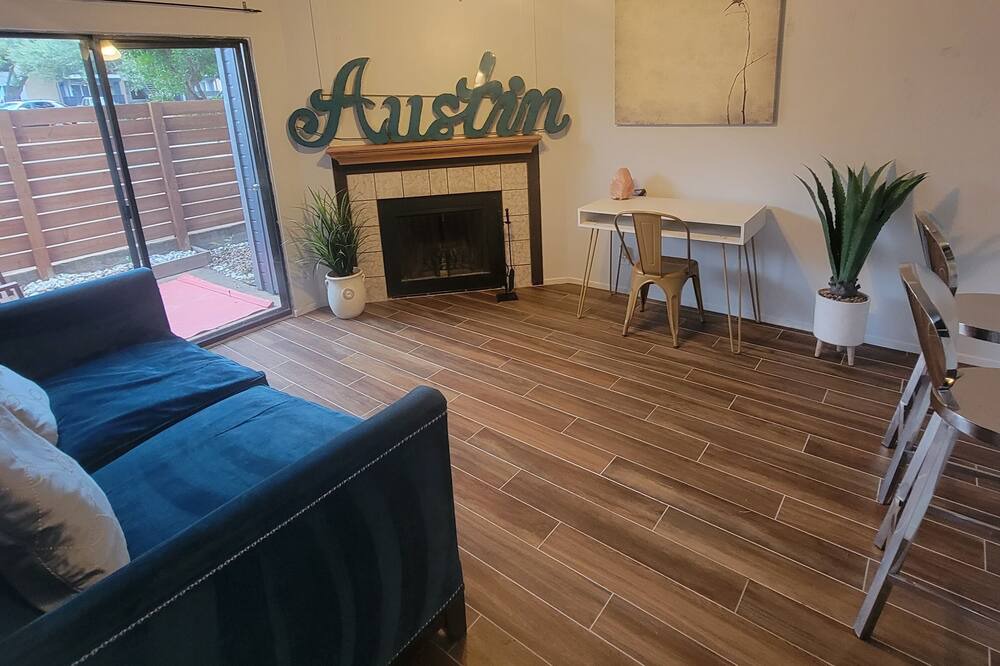 Photo of Livingroom in South Lamar