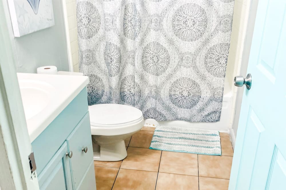 Photo of Bathroom in Punaluu