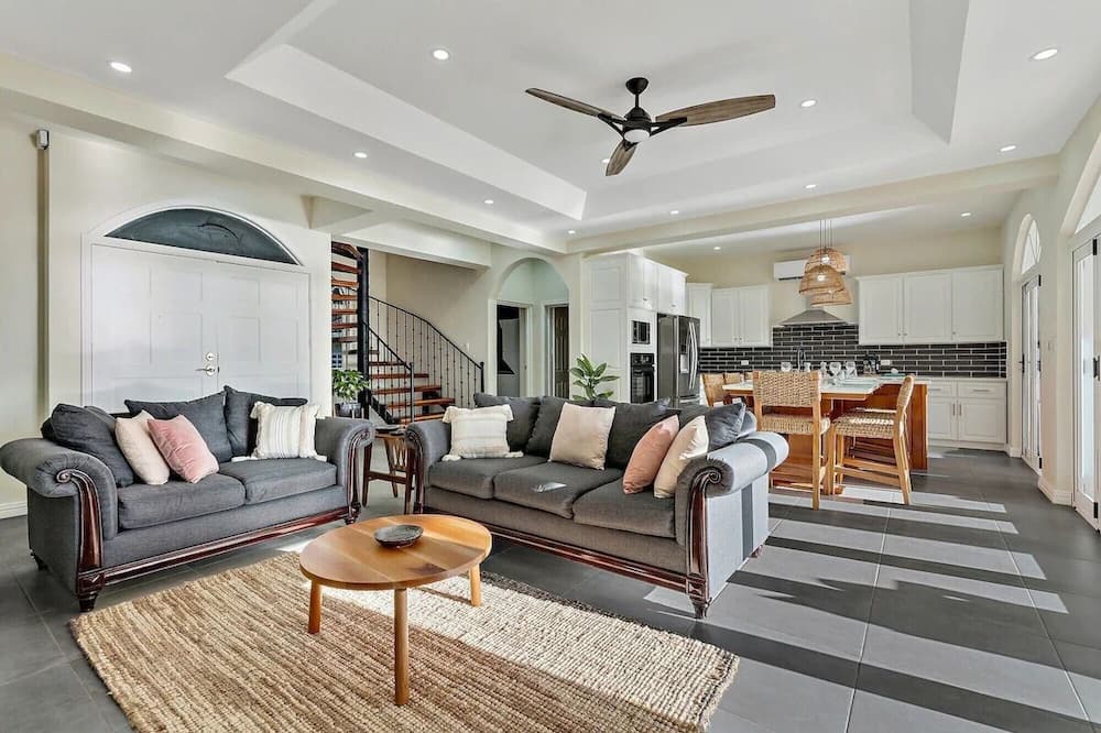 Photo of Livingroom in Mokuleia